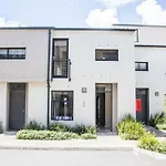 Queens Gate - Modern Townhouse - Wifi - Parking