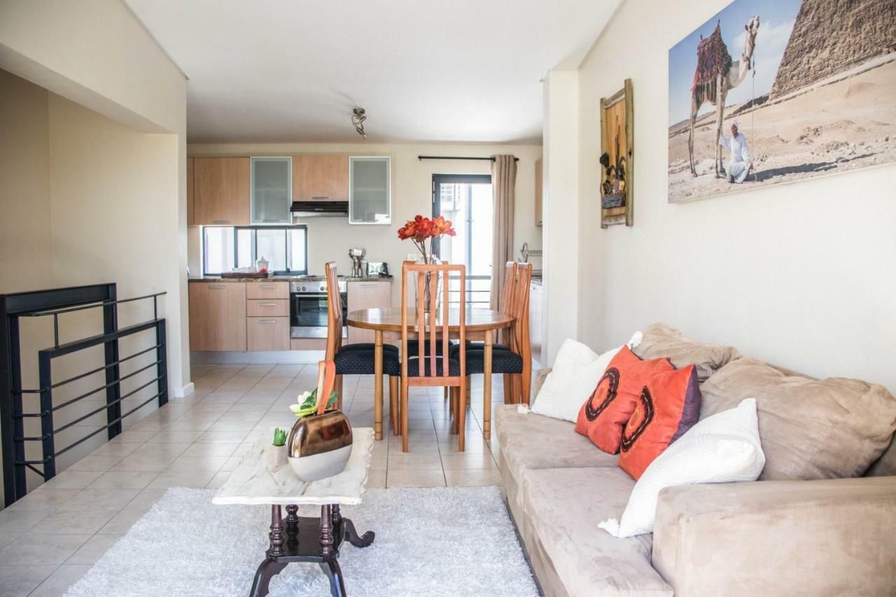 Queens Gate - Modern Townhouse - Wifi - Parking Apartment